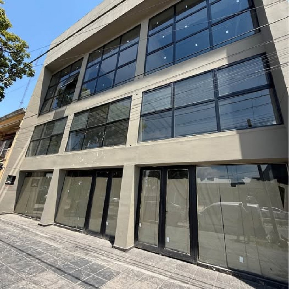 Local Comercial en Av Aconquija 2044