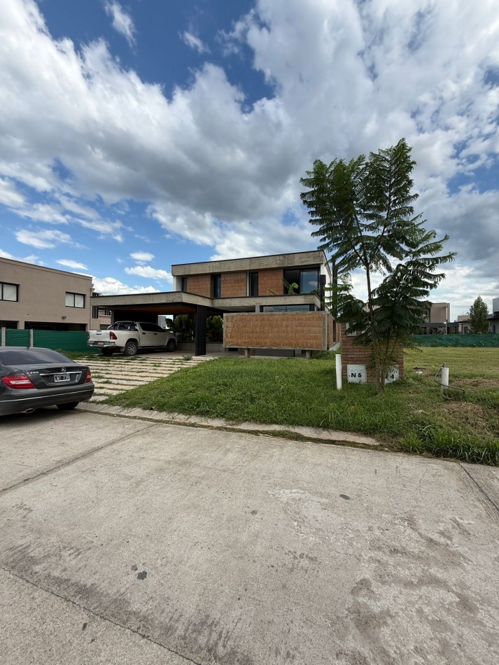 FABULOSA Y MODERNA CASA EN VENTA EN ALTO VERDE 3. Premium