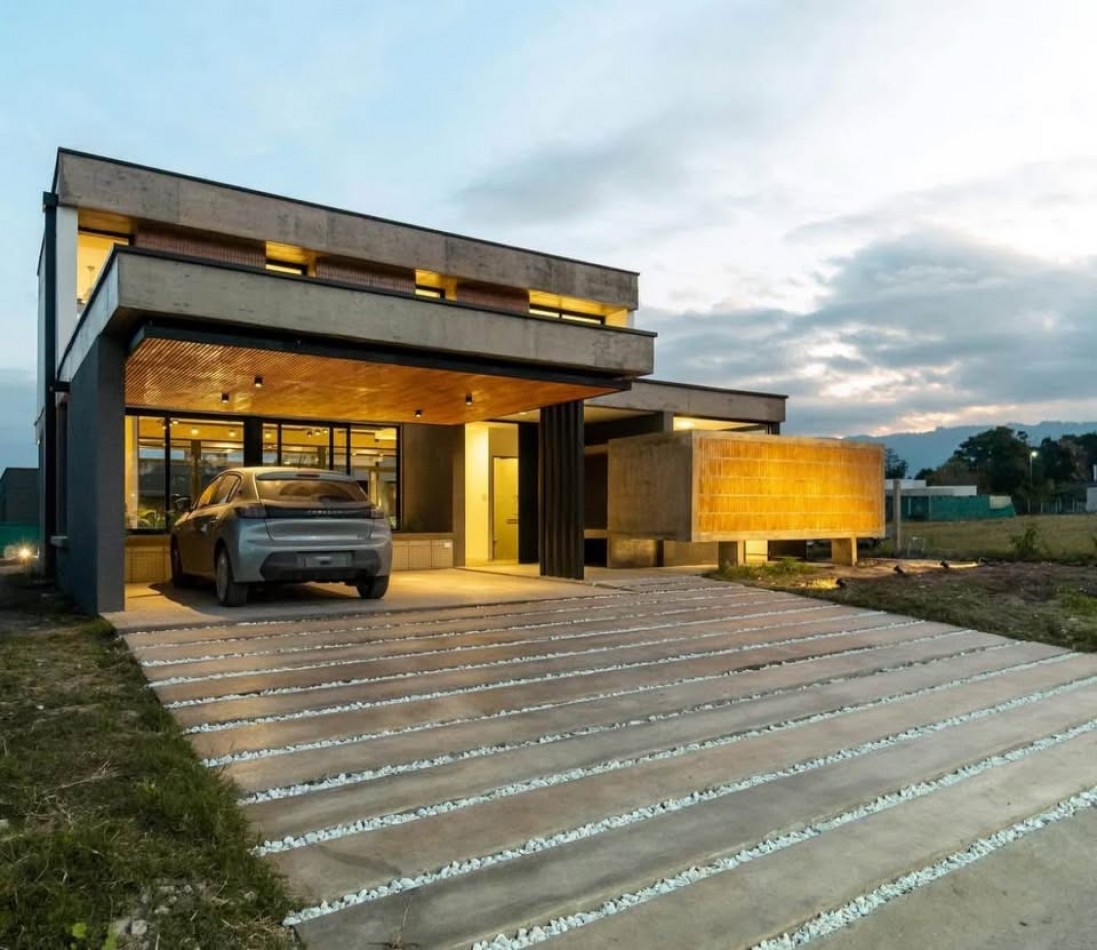 FABULOSA Y MODERNA CASA EN VENTA EN ALTO VERDE 3. Premium