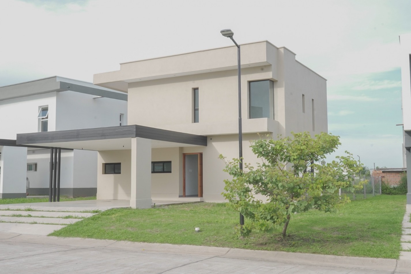Venta casa en Country Viento Sur tres dormitorios 