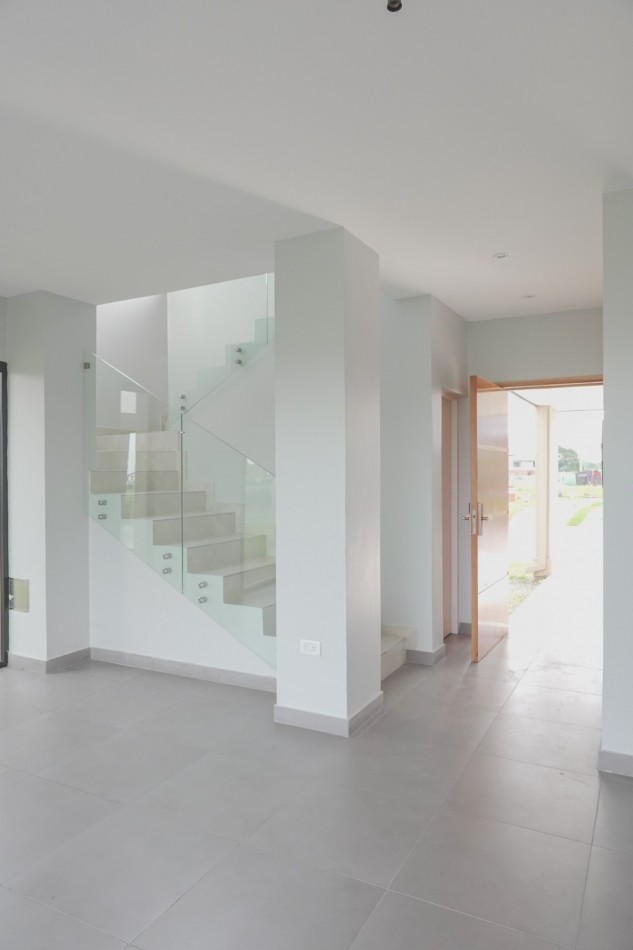 Venta casa en Country Viento Sur tres dormitorios 