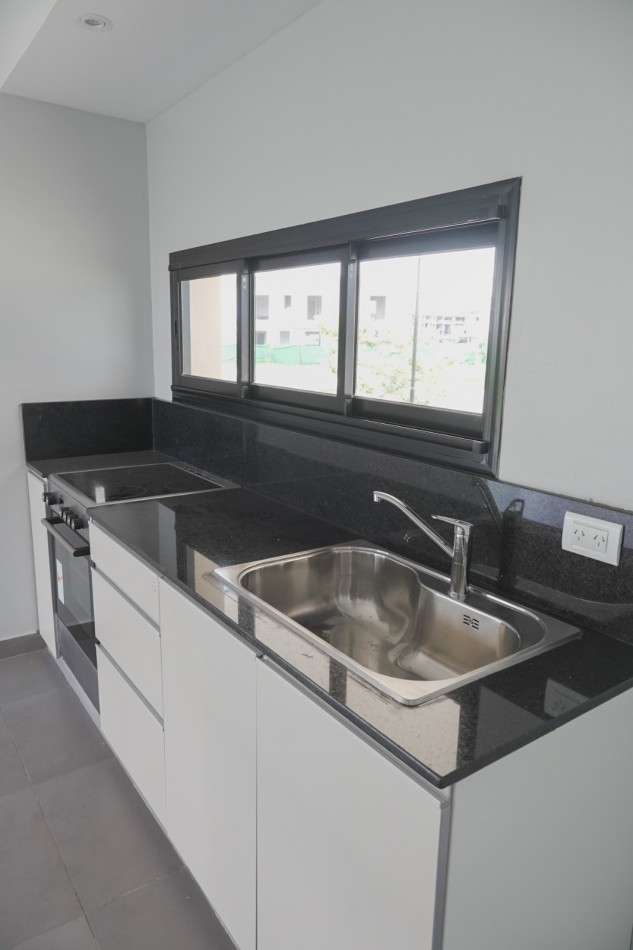 Venta casa en Country Viento Sur tres dormitorios 