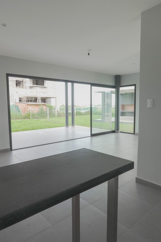 Venta casa en Country Viento Sur tres dormitorios 
