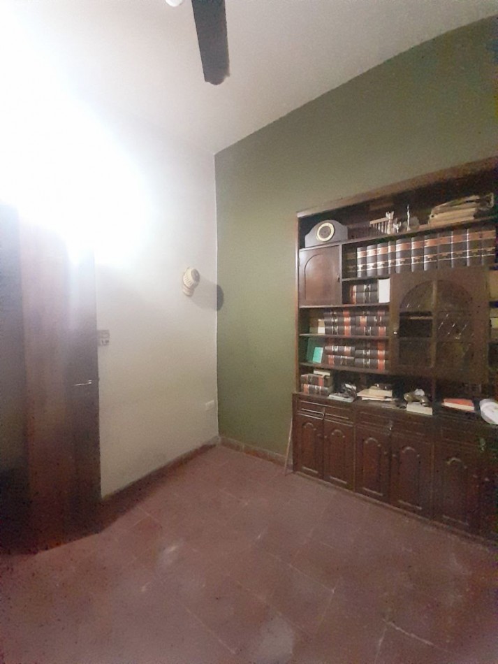 Casa de 4 Dormitorios en Barrio Centenario