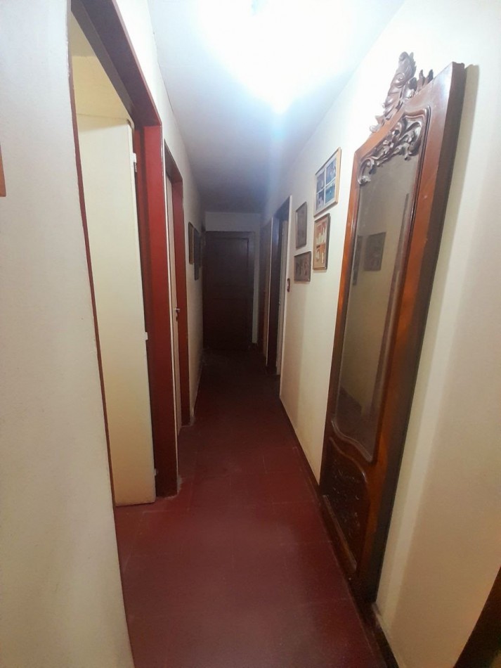 Casa de 4 Dormitorios en Barrio Centenario