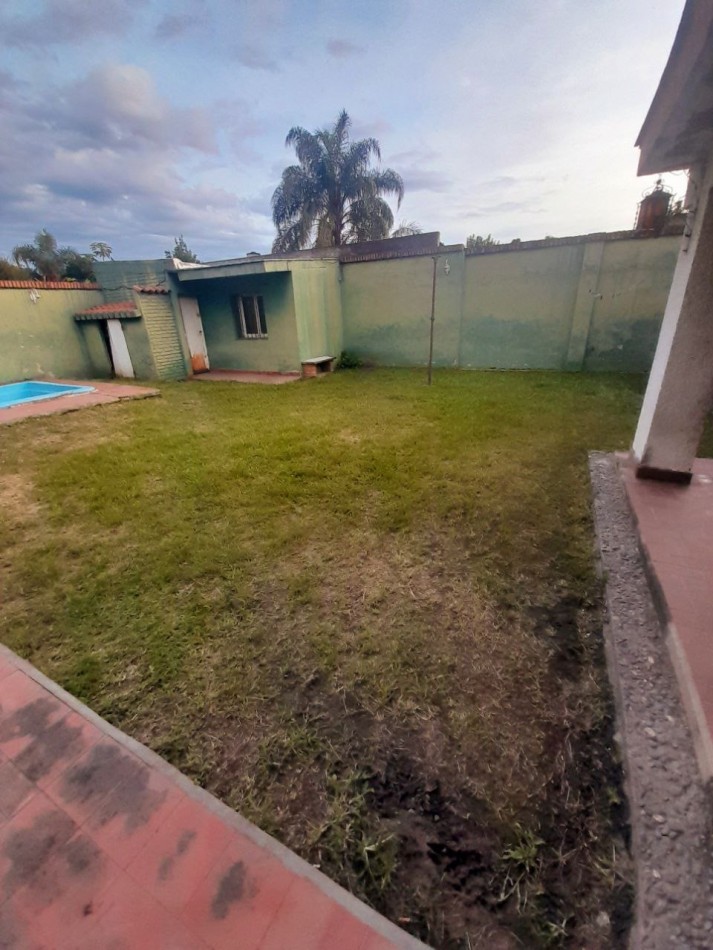 Casa de 4 Dormitorios en Barrio Centenario