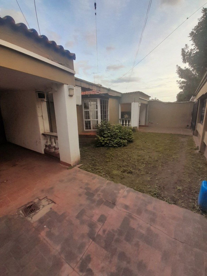 Casa de 4 Dormitorios en Barrio Centenario
