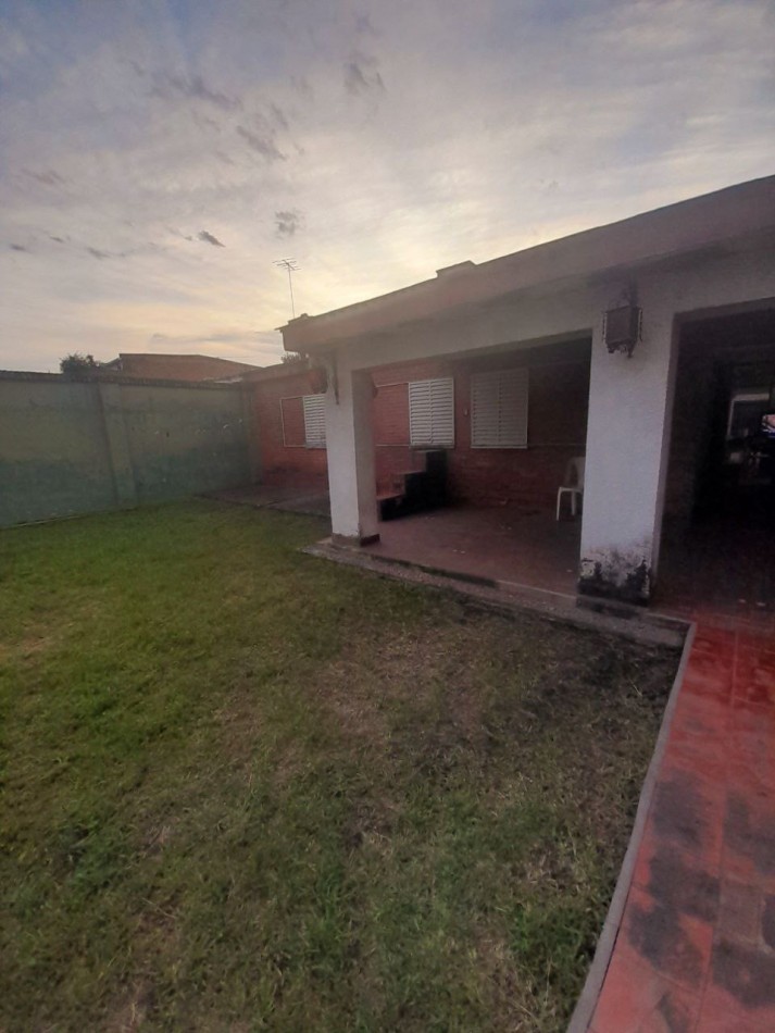 Casa de 4 Dormitorios en Barrio Centenario