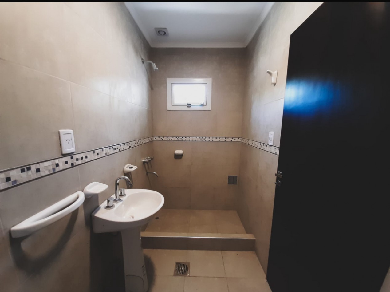 Granara Inmobiliaria Vende Casa en los nogales de 3 dormitorios 