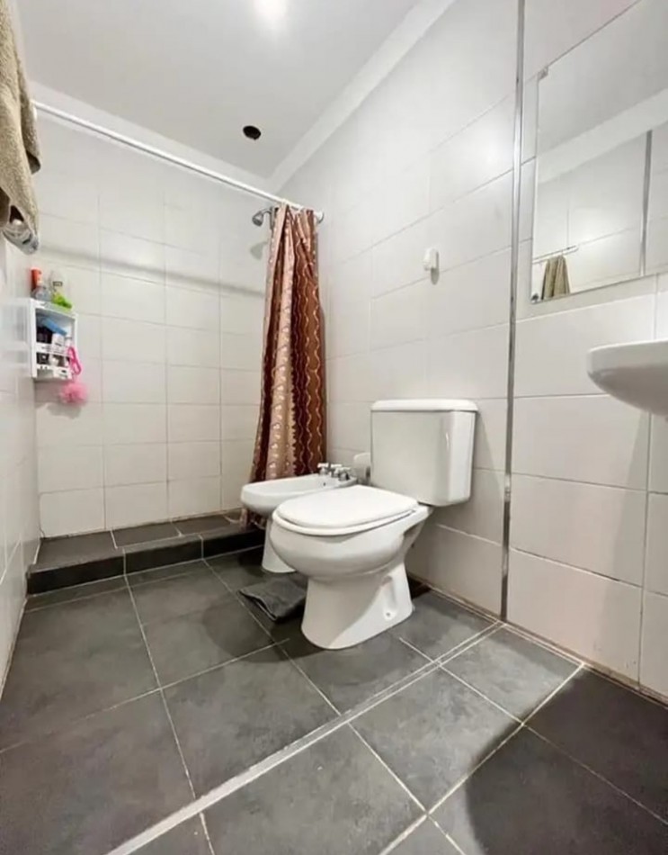 Venta duplex 3 dormitorios BAget America 1900