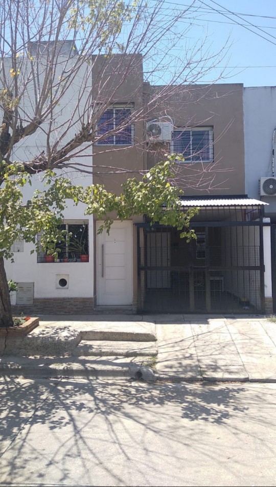 Venta duplex 3 dormitorios BAget America 1900