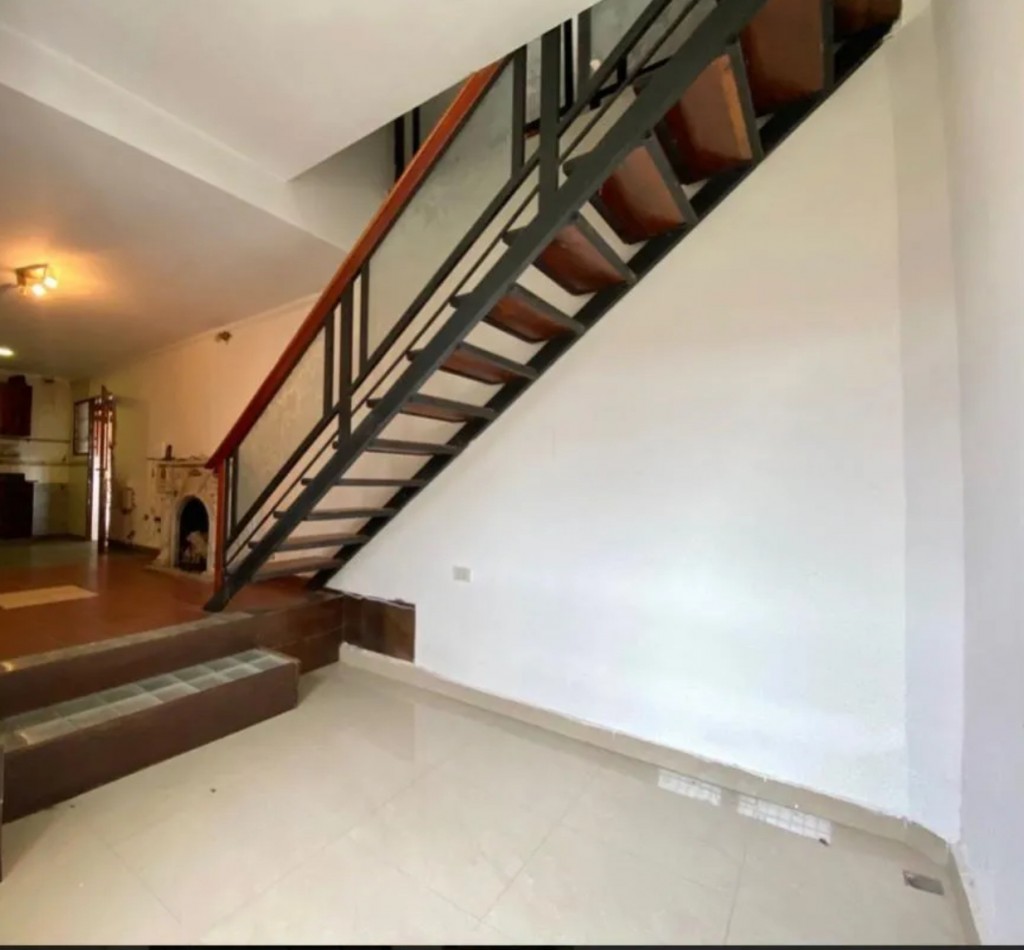 Vende Casa de tres Dormitorios en Las Talitas 