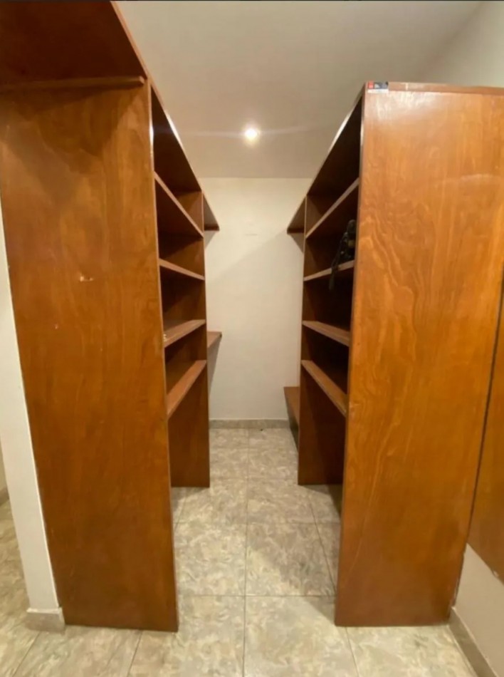 Vende Casa de tres Dormitorios en Las Talitas 