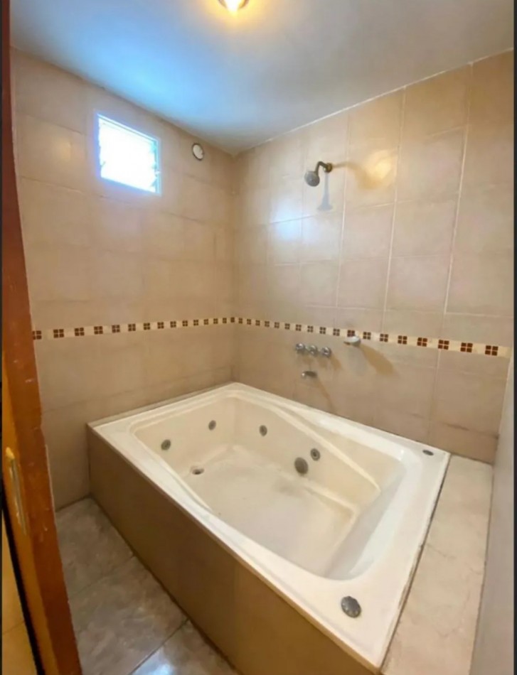 Vende Casa de tres Dormitorios en Las Talitas 