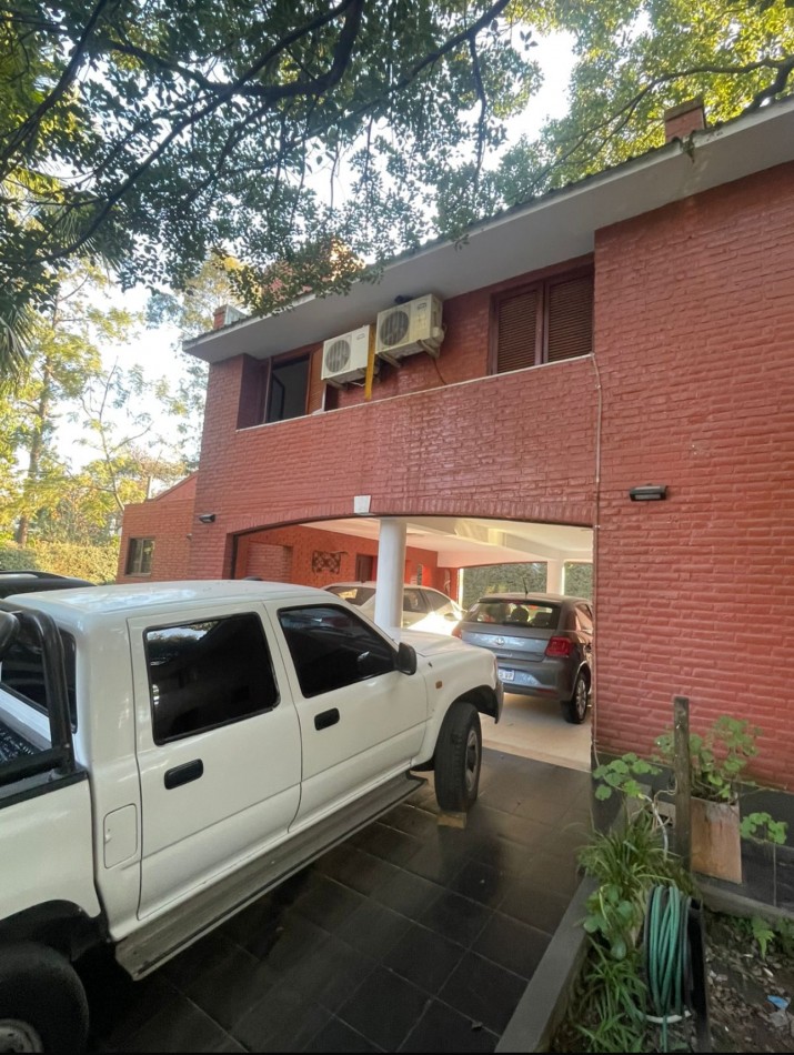 Vende Casa 4 dormitorios Golf Country Club Yerba Buena  
