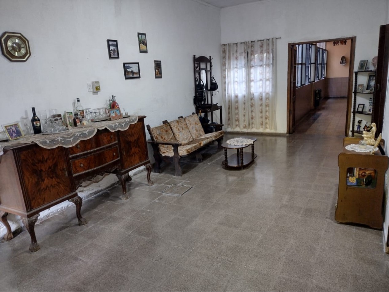 Vende Casa de tres dormitorios Juan Jose Paso 335