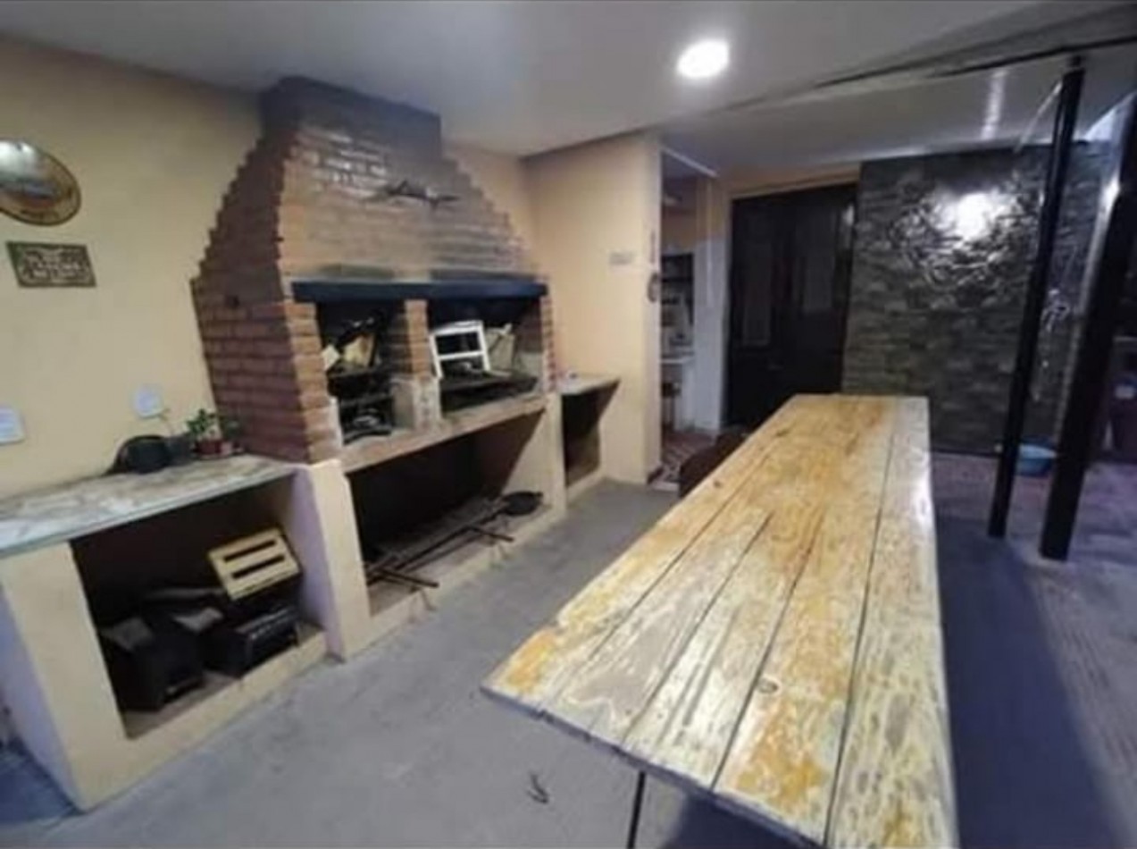 Vende Casa de tres dormitorios Juan Jose Paso 335
