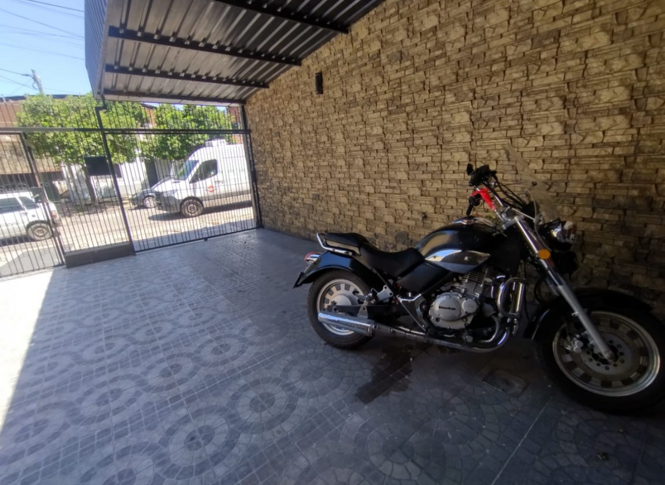 Vende Casa de tres dormitorios Juan Jose Paso 335