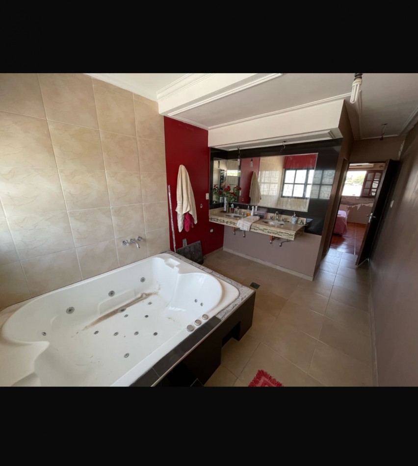 Se vende propiedad en Avenida Francisco de Aguirre a minutos de Plaza Urquiza 
