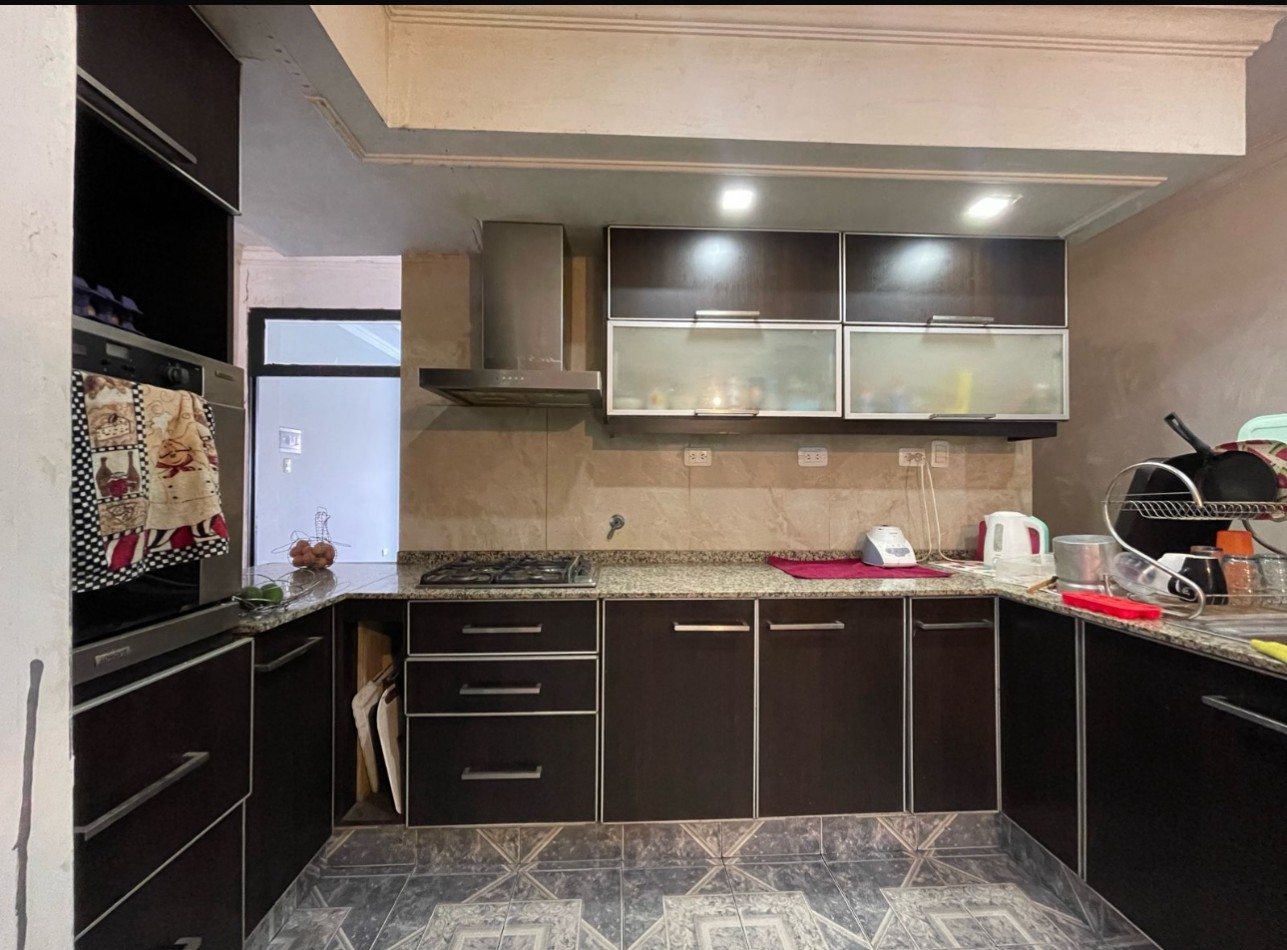 Se vende propiedad en Avenida Francisco de Aguirre a minutos de Plaza Urquiza 