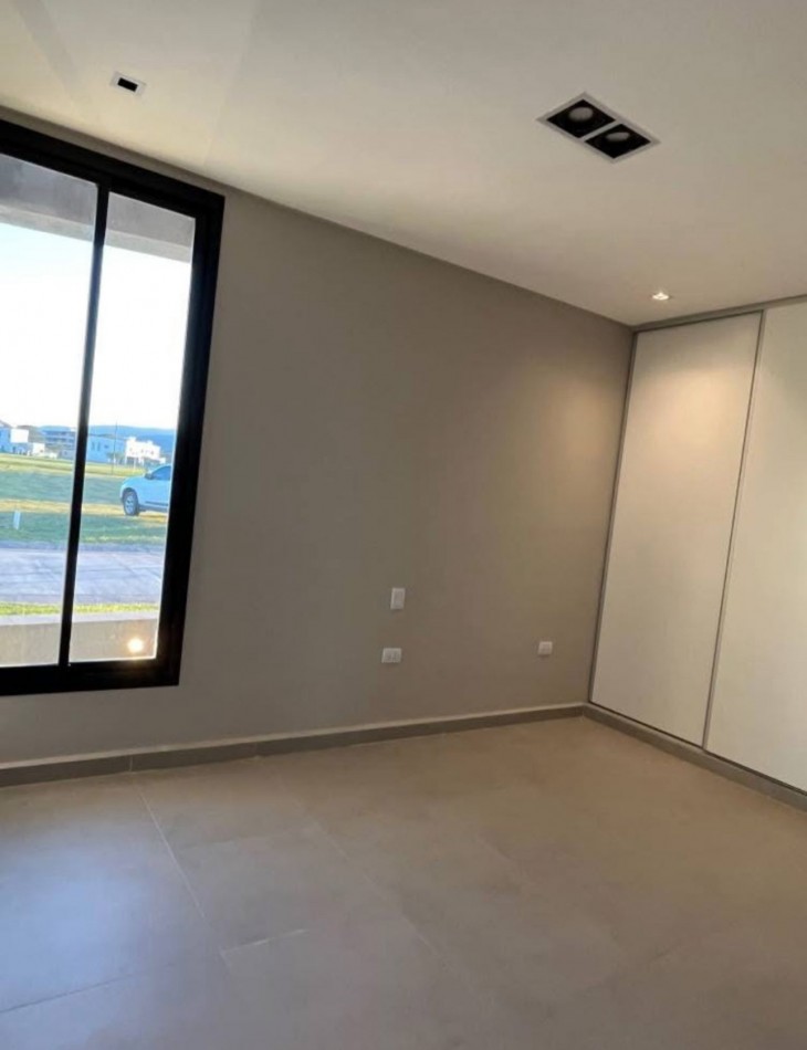 Venta Casa a estrenar Country Viento Sur tres dormitorios 