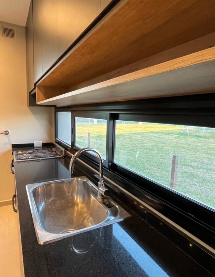 Venta Casa a estrenar Country Viento Sur tres dormitorios 