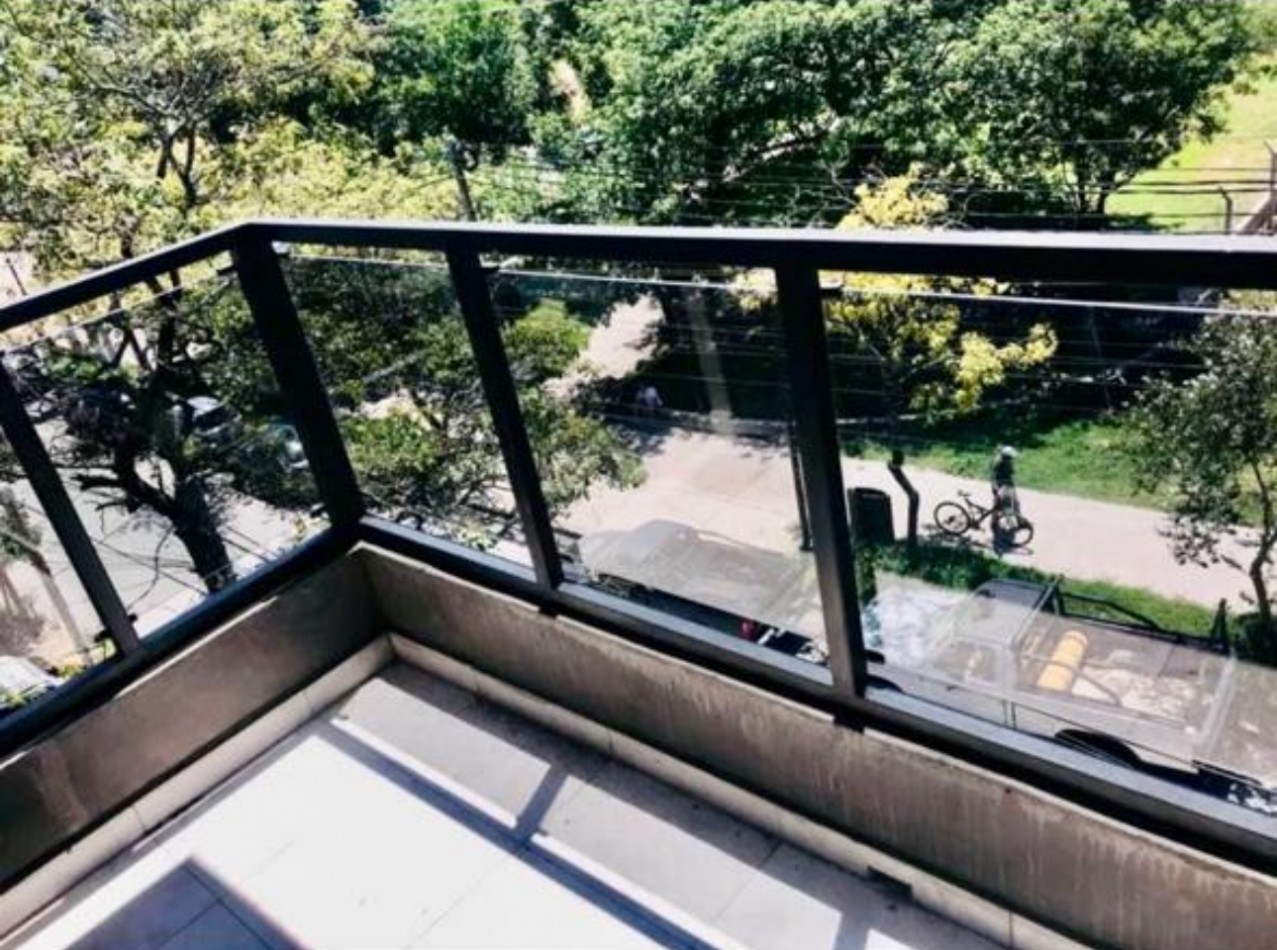 Venta mono ambiente balcon a la calle edifico bajo 