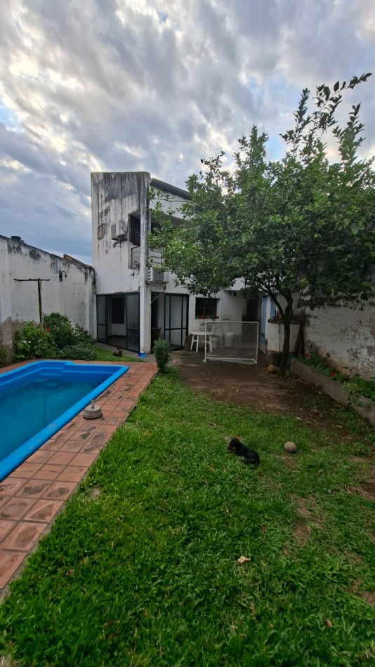 CASA EN VENTA 6 HABITACIONES - 25 DE MAYO 1700