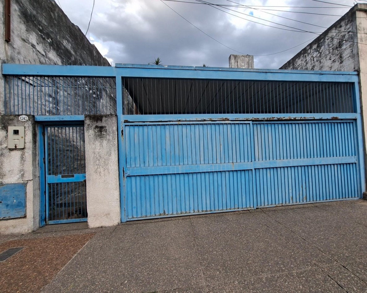 CASA EN VENTA 6 HABITACIONES - 25 DE MAYO 1700