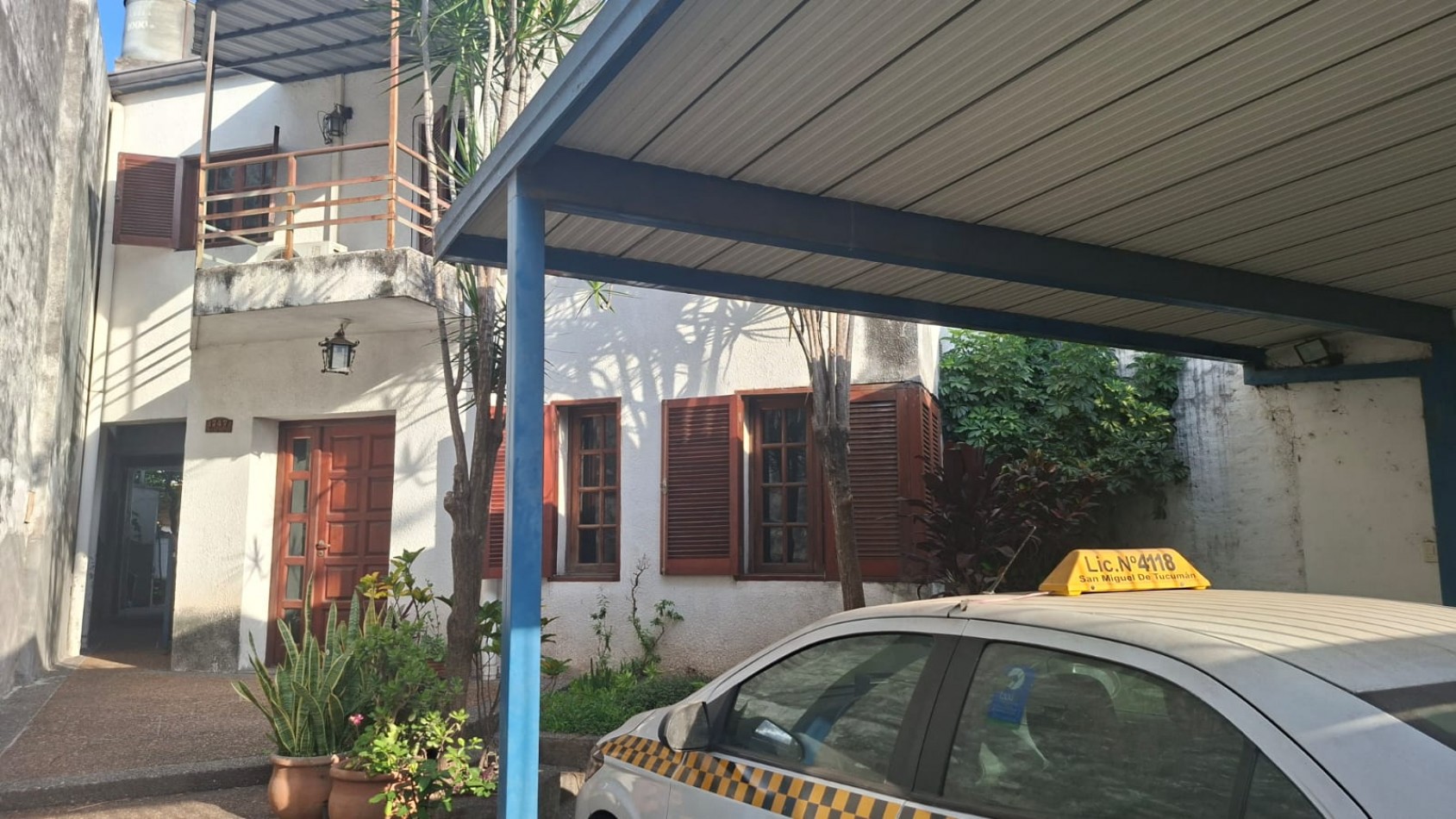 CASA EN VENTA 6 HABITACIONES - 25 DE MAYO 1700