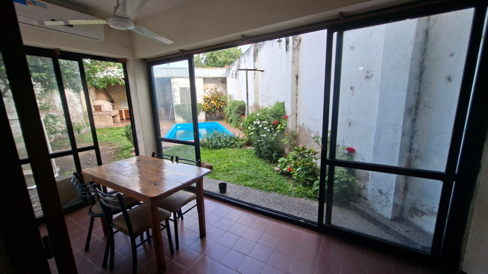 CASA EN VENTA 6 HABITACIONES - 25 DE MAYO 1700