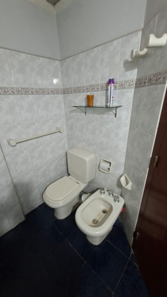 CASA EN VENTA 6 HABITACIONES - 25 DE MAYO 1700