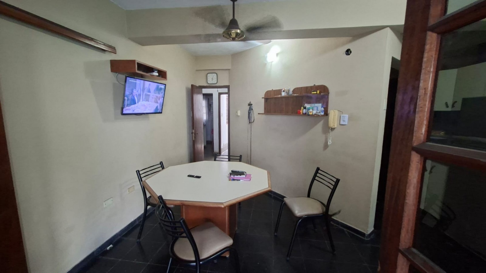 CASA EN VENTA 6 HABITACIONES - 25 DE MAYO 1700