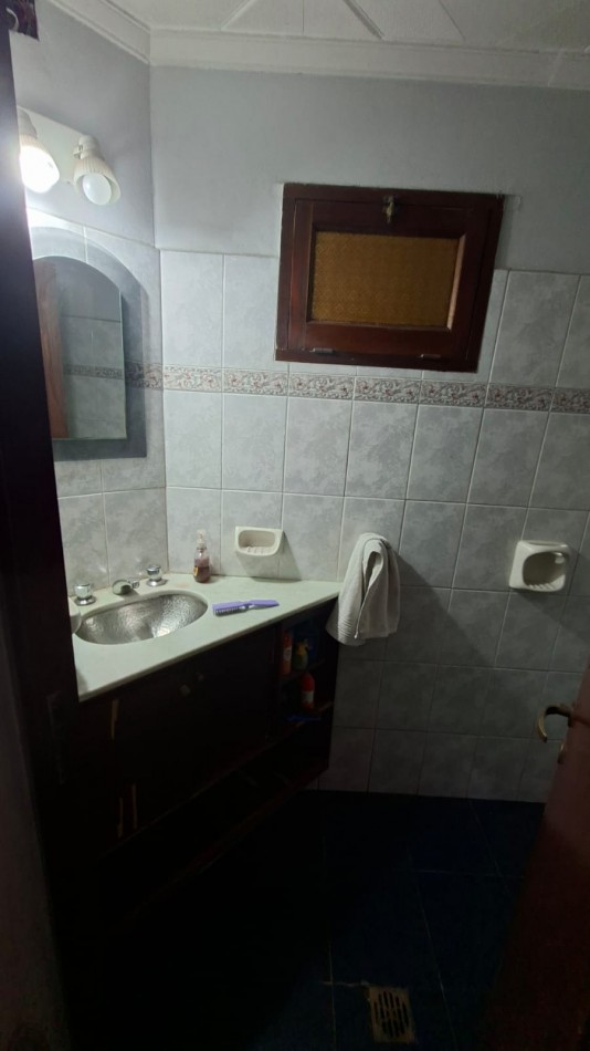 CASA EN VENTA 6 HABITACIONES - 25 DE MAYO 1700