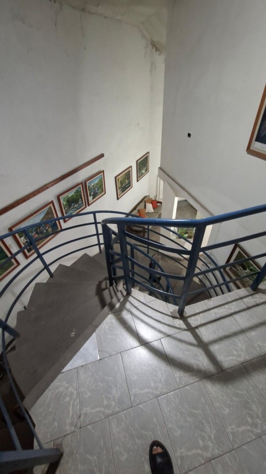 CASA EN VENTA 6 HABITACIONES - 25 DE MAYO 1700