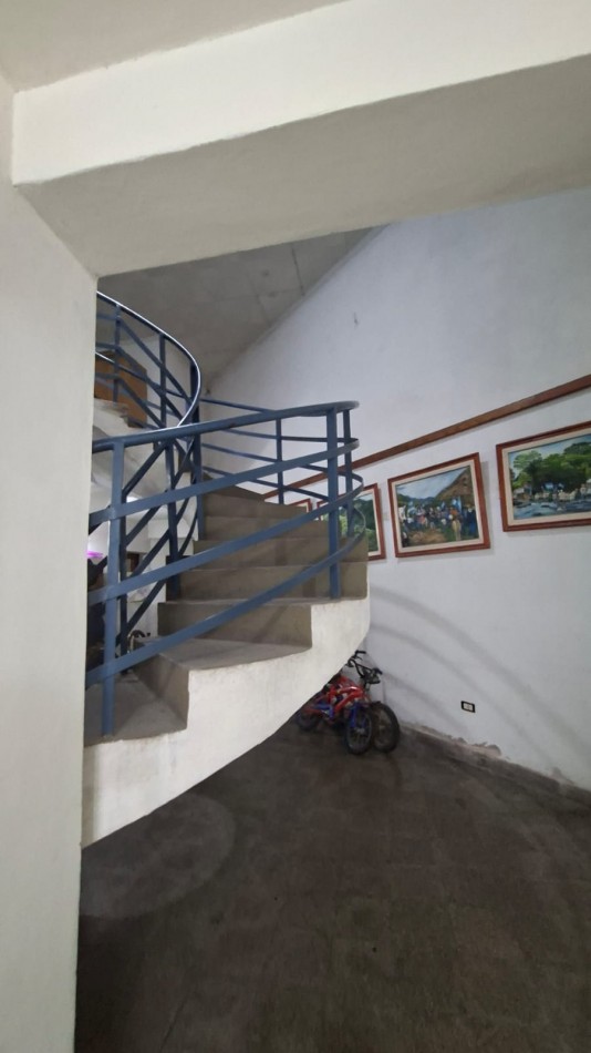 CASA EN VENTA 6 HABITACIONES - 25 DE MAYO 1700