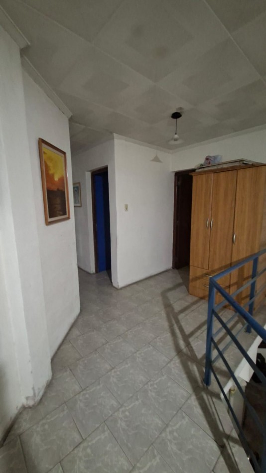 CASA EN VENTA 6 HABITACIONES - 25 DE MAYO 1700