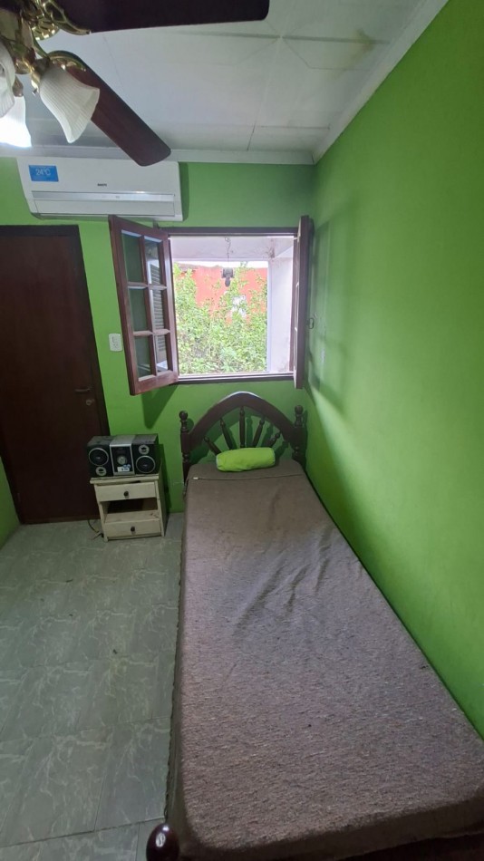 CASA EN VENTA 6 HABITACIONES - 25 DE MAYO 1700