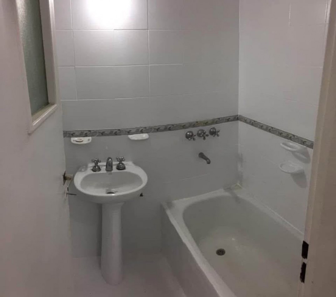 Monoambiente en bolivar y ayacucho 