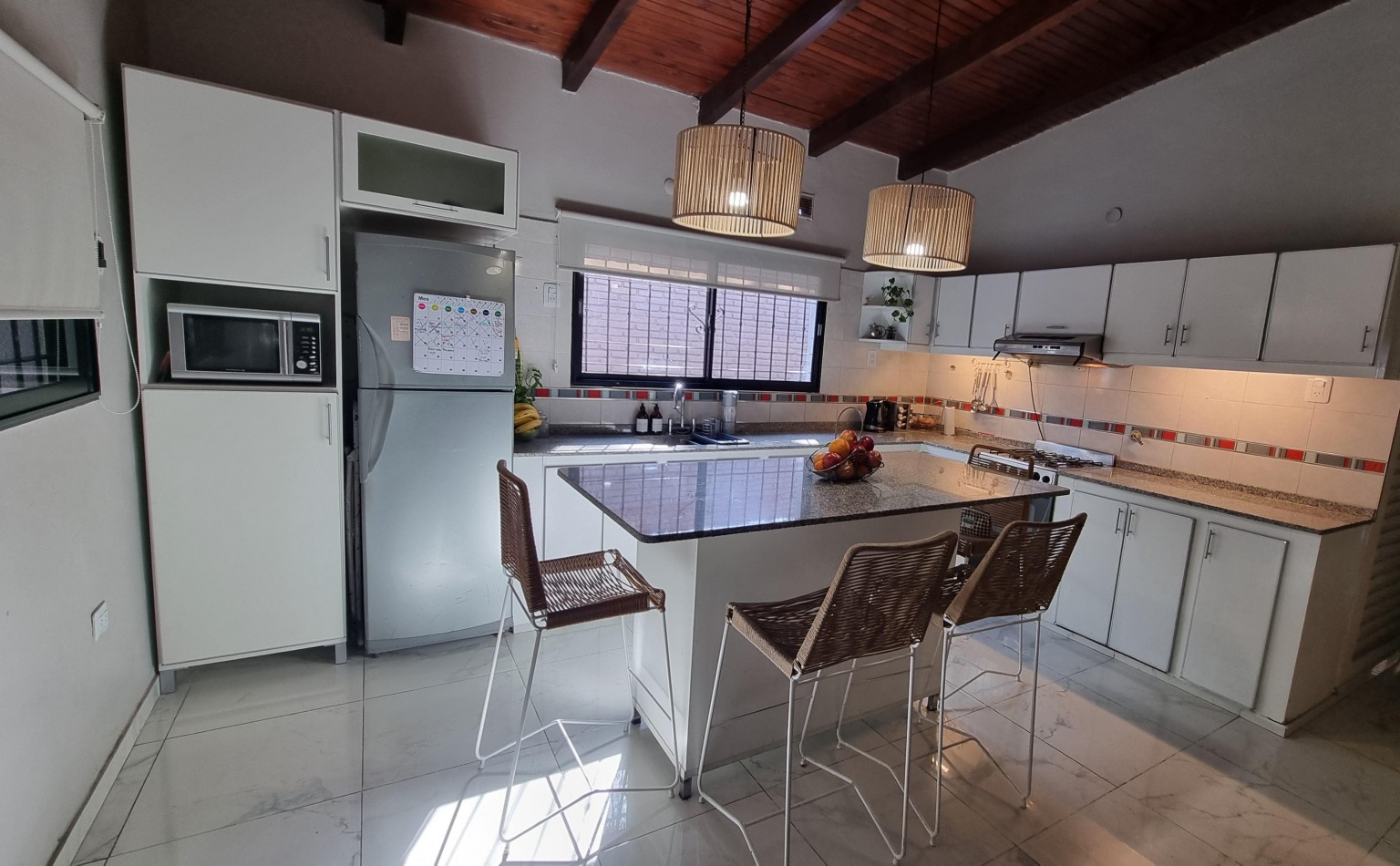 CASA 3 DORMITORIOS - ALTURA MATE DE LUNA 2600