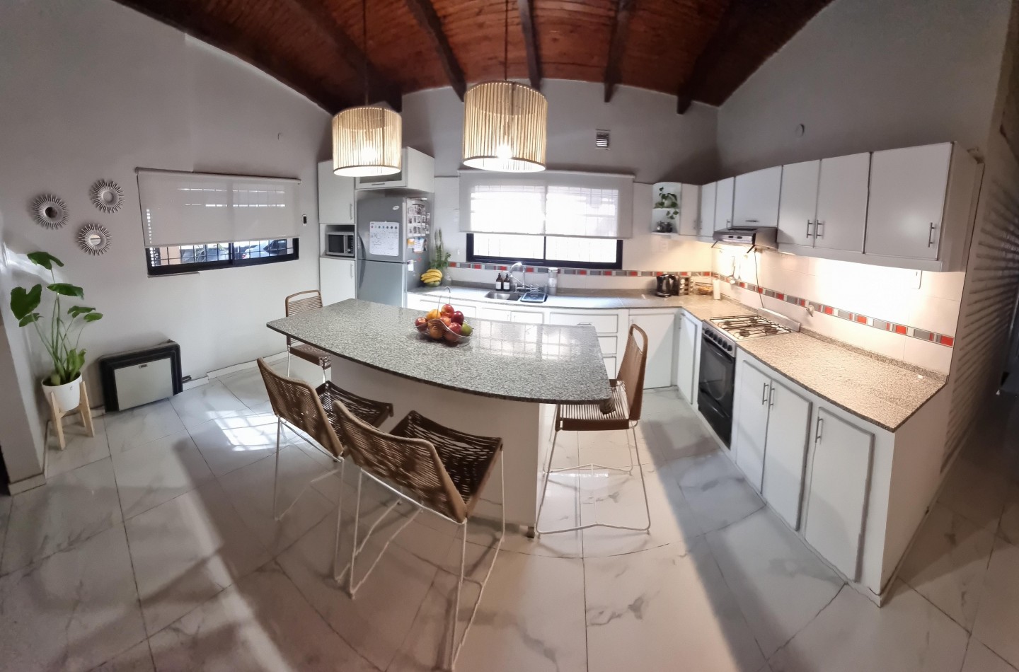 CASA 3 DORMITORIOS - ALTURA MATE DE LUNA 2600