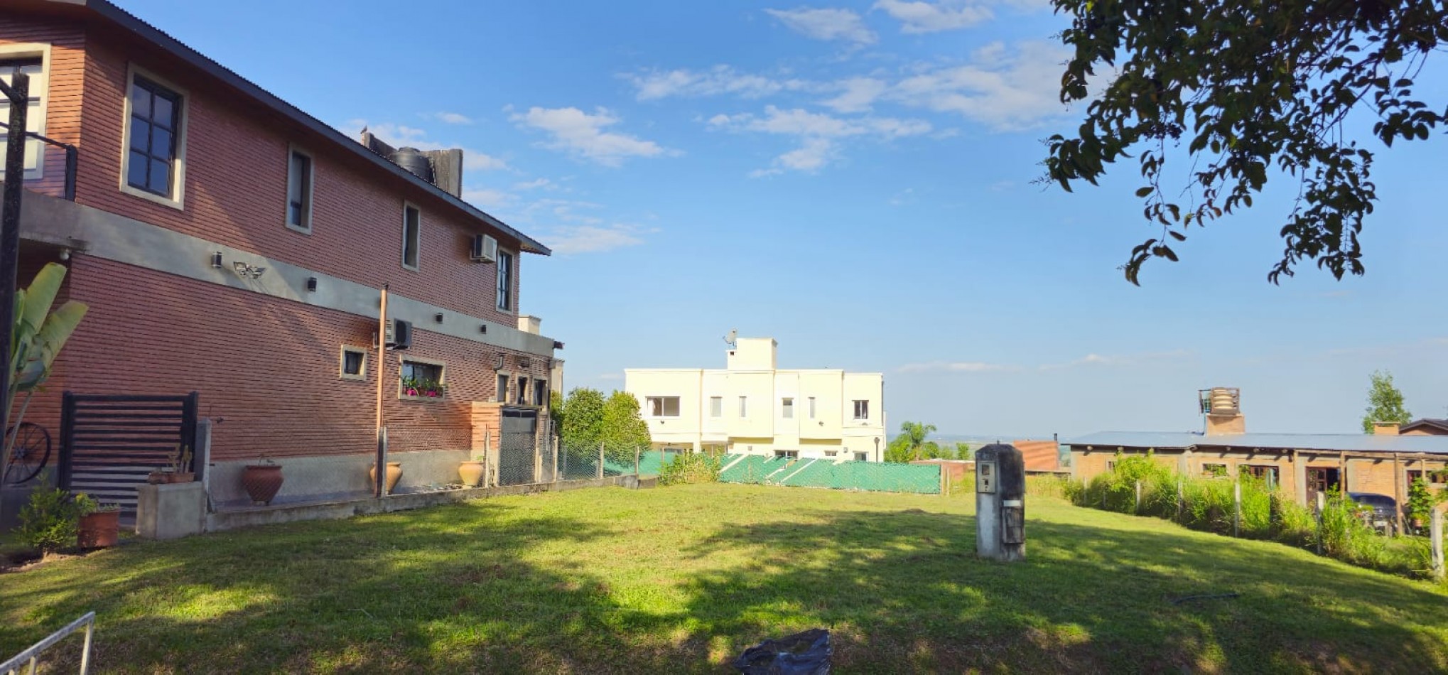 TERRENO EN COUNTRY LA ARBOLEDA