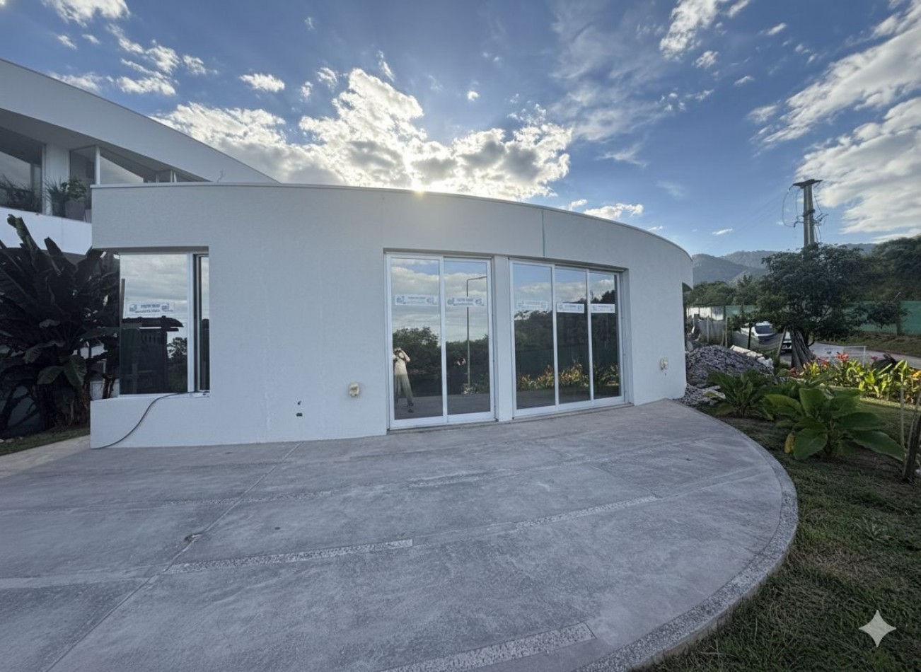 ESPECTACULAR CASA DE DISEÑO EN ALQUILER - YERBA BUENA