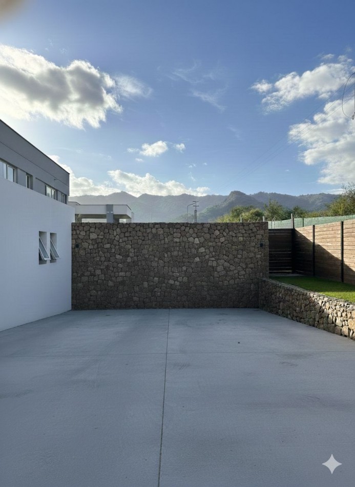 ESPECTACULAR CASA DE DISEÑO EN ALQUILER - YERBA BUENA