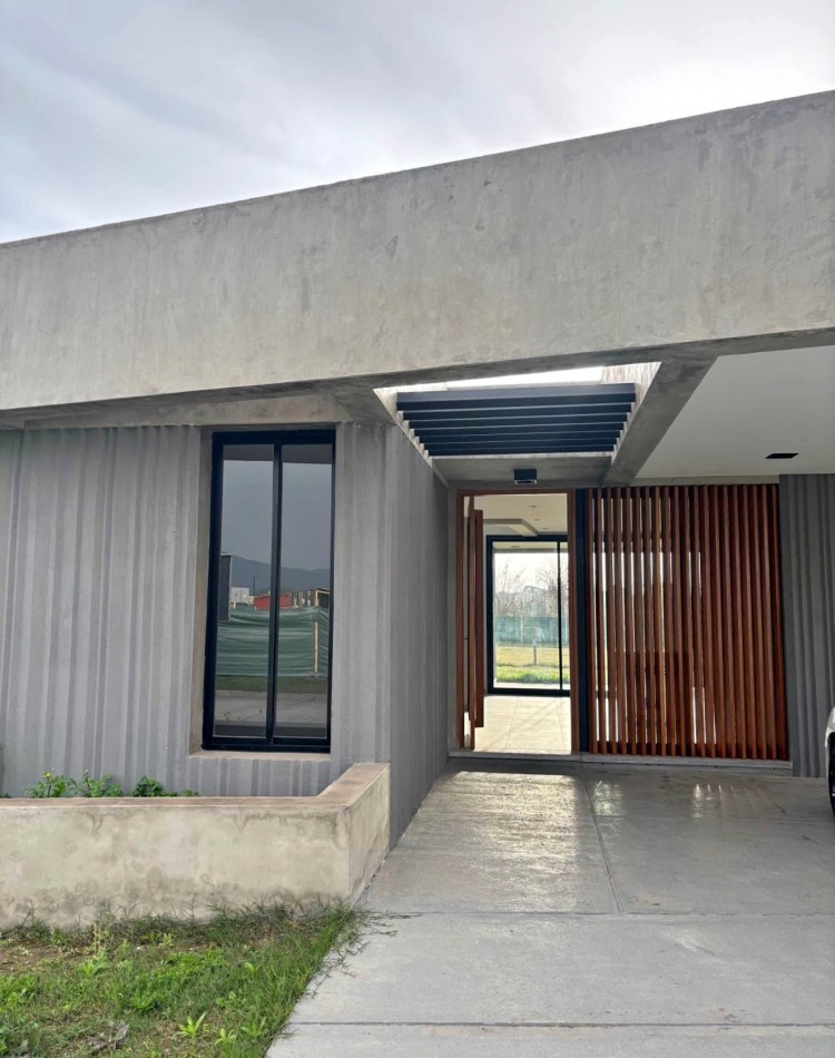 Venta Casa a estrenar Country Viento Sur tres dormitorios 