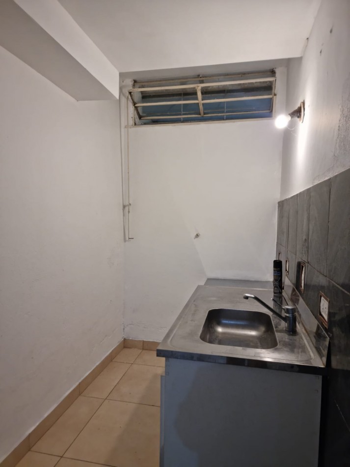 LOCAL COMERCIAL EN ALQUILER / CON COCHERA