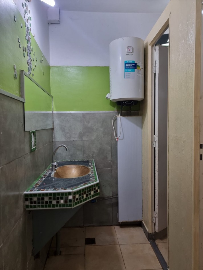 LOCAL COMERCIAL EN ALQUILER / CON COCHERA