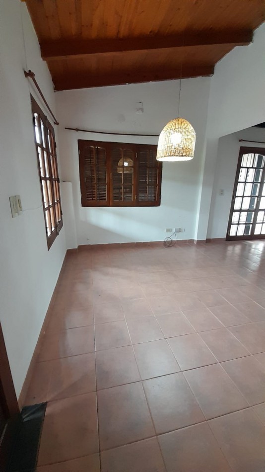 HERMOSA CASA DE 4 DORMITORIOS EN ALQUILER - YERBA BUENA