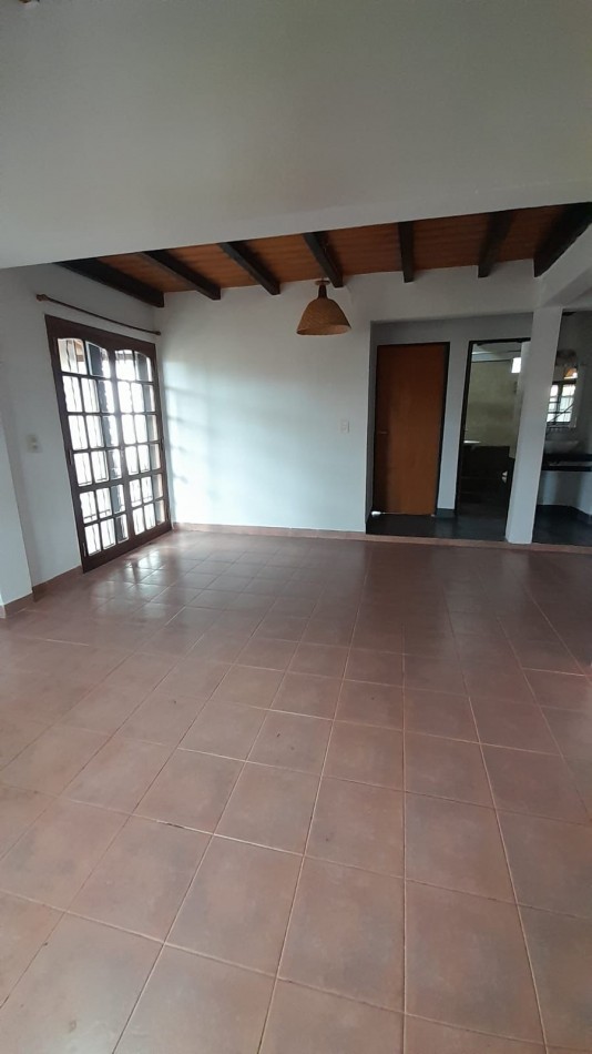 HERMOSA CASA DE 4 DORMITORIOS EN ALQUILER - YERBA BUENA