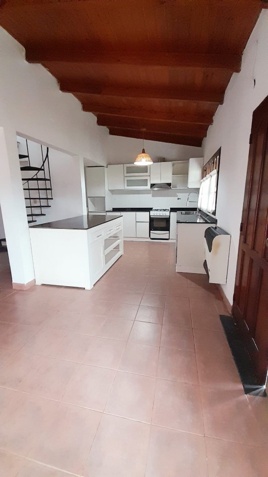 HERMOSA CASA DE 4 DORMITORIOS EN ALQUILER - YERBA BUENA